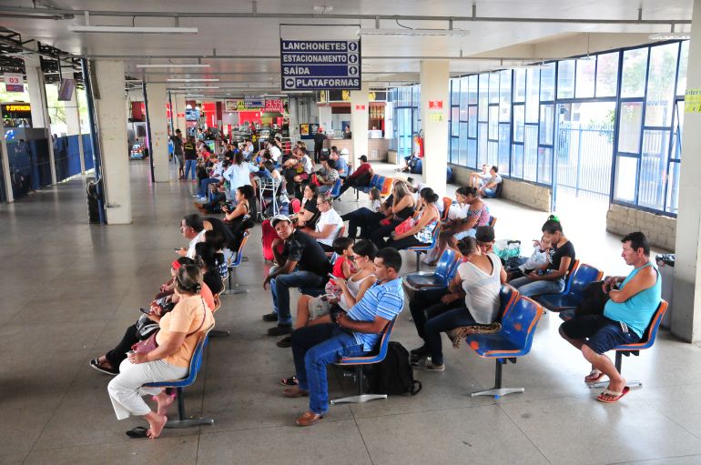 Marcio Oliveira - Ontem, rodoviária de Prudente estava lotada de pessoas à espera para viajar