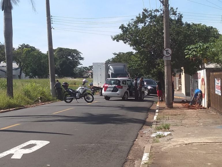 Janaina Tavares/Cedida - Acidente envolveu três veículos entre o cruzamento de duas ruas