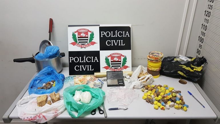Polícia Civil - Investigadores apreenderam as drogas em dois endereços de Prudente
