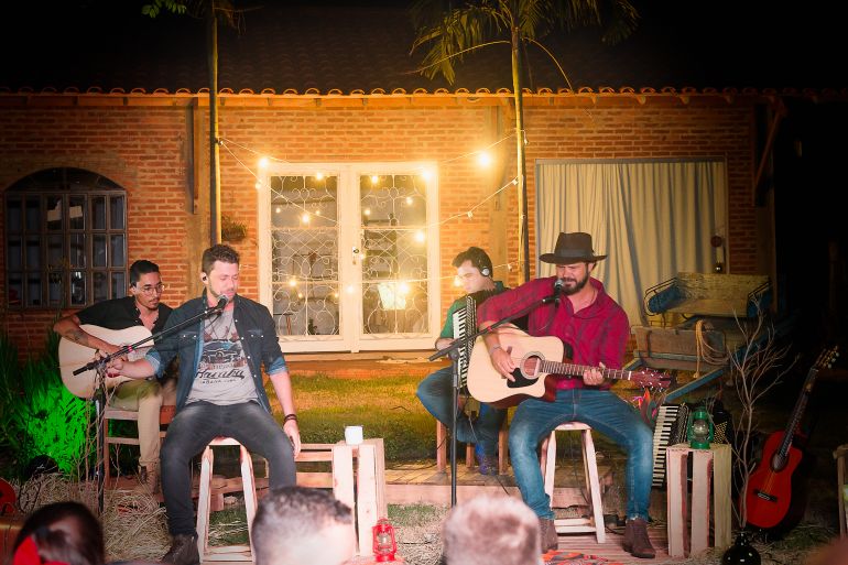 Rique Galiani e Sidnei Guri unem suas experiências musicais em “Nosso Chão”