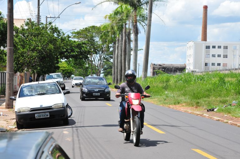 Marcio Oliveira - Via tem maior concentração de veículos, às 8h e às 18h; alta velocidade preocupa usuários