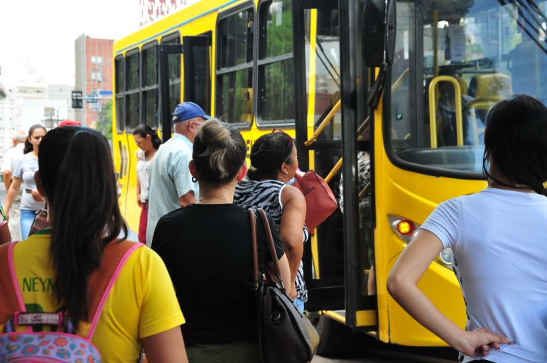 Marcio Oliveira - Desde ontem, usuários pagam R$ 4,10 pela passagem de ônibus em Prudente