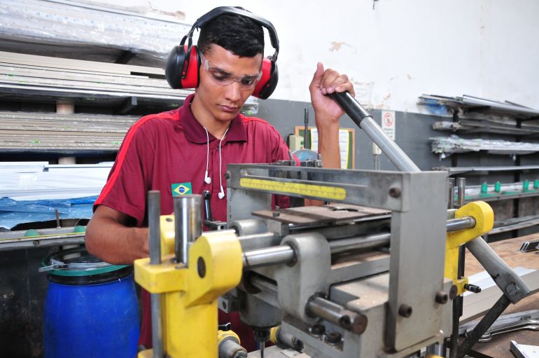 Marcio Oliveira - No saldo anual, setor mais prejudicado foi o da indústria, com saldo negativo de 687 vagas