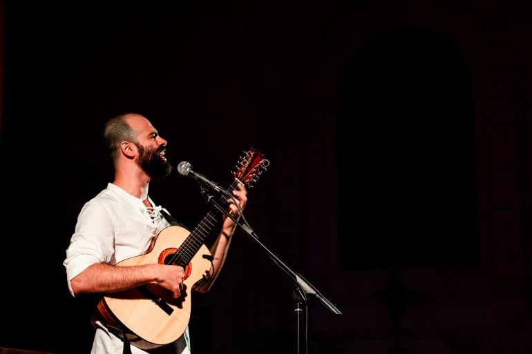 Foto: Túlio Assis: Em seus shows, músico aposta no diálogo entre o instrumental e o canto