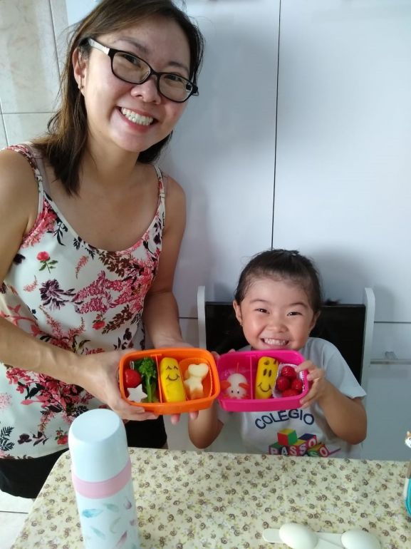 Cedida/Arquivo Pessoal - Regina se sente feliz em preparar os lanches da pequena Giovana