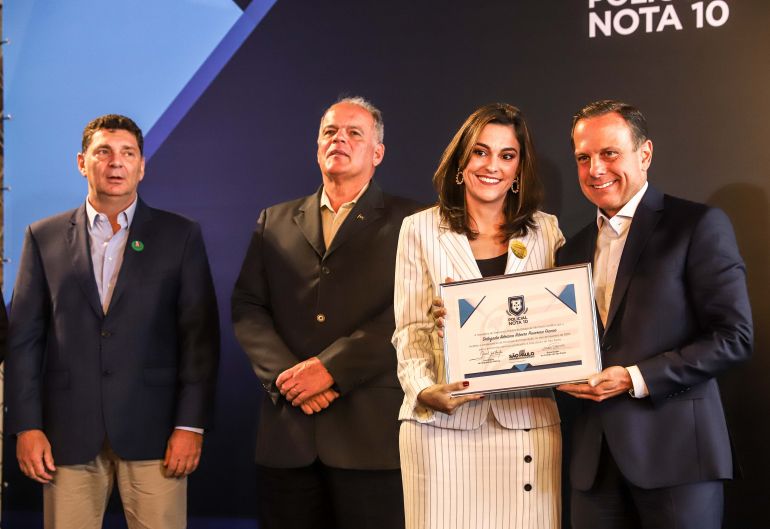 AI do governo de SP - Delegada Adriana Pavarina recebeu certificado do governador João Doria